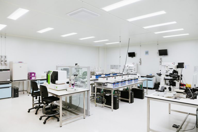 Controlled environment in embryology lab